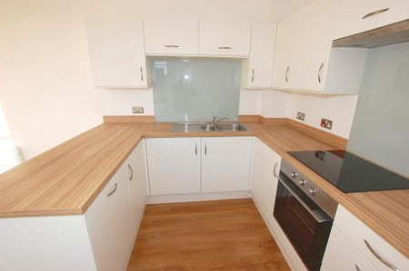 2 bedroom apartment to rent - Photo 3