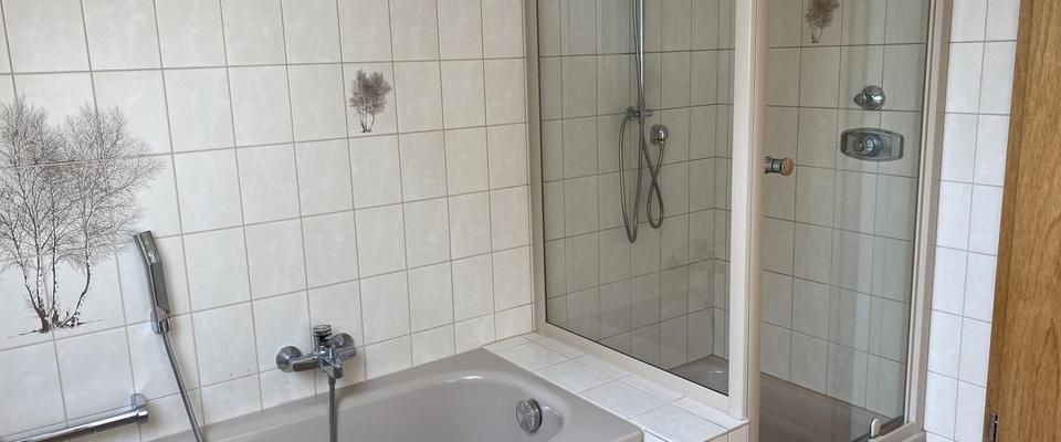 Toller Ausblick - Helle Zwei-Zimmer-Wohnung in ruhigem Zweifamilienhaus! - Foto 1