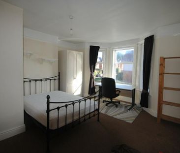 6 bedroom detached house to rent - Photo 4