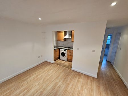 1 bedroom Ground Floor Maisonette for rent with secure parking. - Photo 5