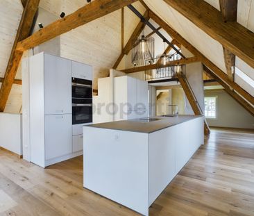 Charming 3.5-room penthouse apartment in a central location in Bätt... - Photo 4