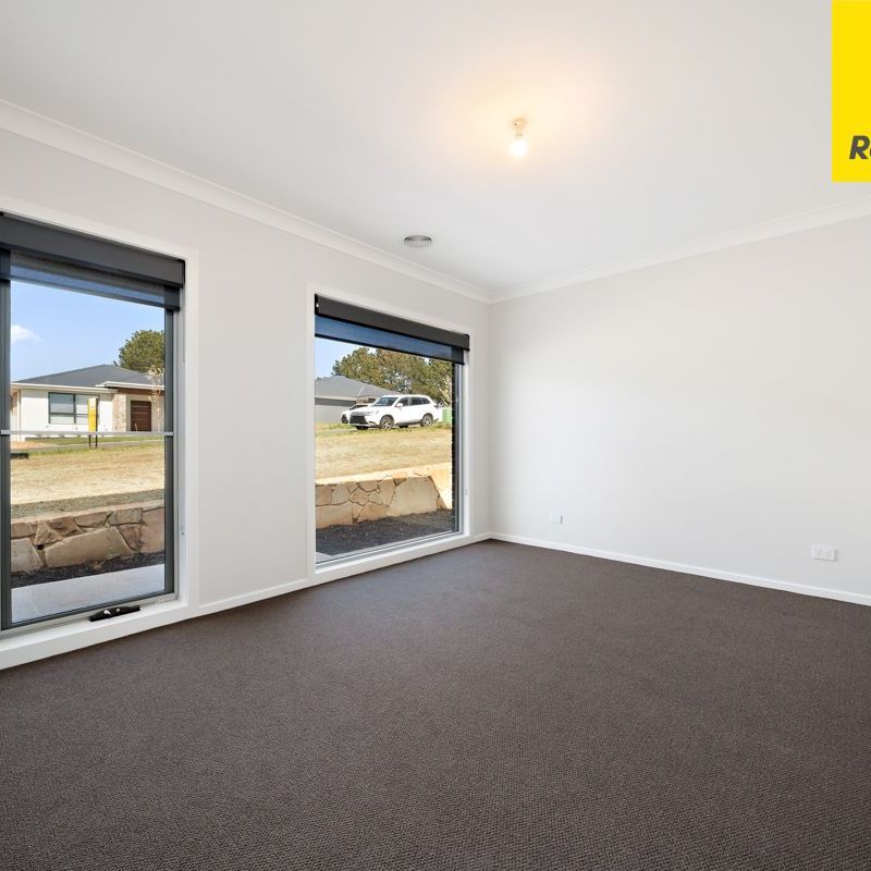 Luxury & Sustainability - Brand New Bugendore 4 bedroom Home - Photo 1