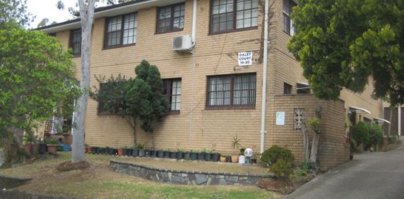 Spacious Three Bedroom Home with Lock Up Garage - Photo 2