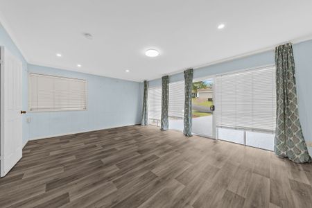 Family Home with Stunning Pool & Entertaining Area - Photo 4