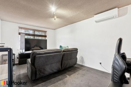 Charming One Bedroom Unit - Photo 3