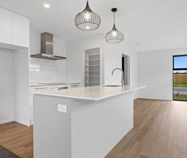 Brand New Stylish and Sunny four bedroom Home! - Photo 4