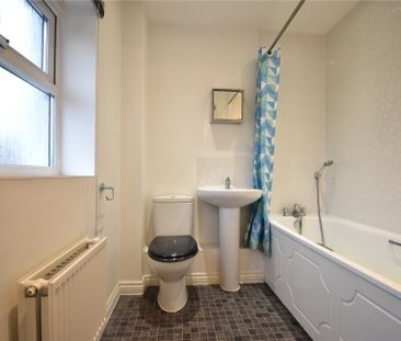 2 bedroom Maisonette in Sparrowhawk Way, Bracknell - Photo 5