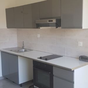 STUDIO AVEC CHAMBRE SALON DE PROVENCE - Photo 2