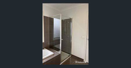 Charming 5-Bedroom Family Home in Cairnlea - 240 Station Road - Photo 4