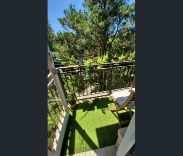 Bright & Spacious One Bedroom Apartment in an Unbeatable Location - Photo 4