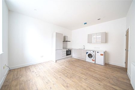 A lovely modern one bedroom flat close to the train station and city centre - Photo 3