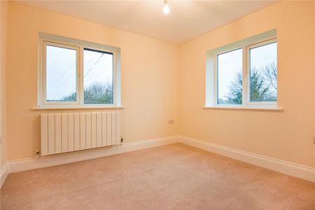 4 bedroom semi-detached house to rent - Photo 3