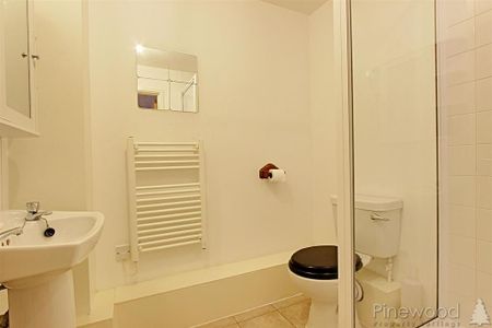 2 bedroom apartment to rent - Photo 3