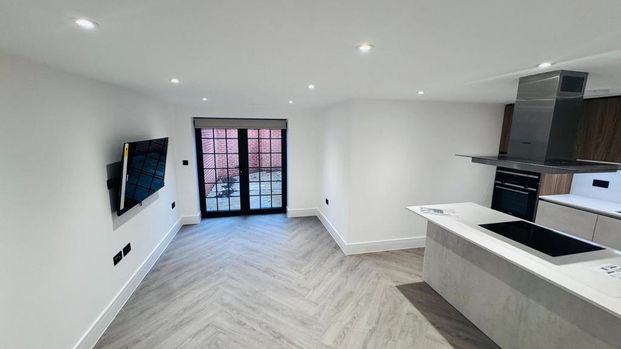 3 bedroom ground floor flat to rent - Photo 1