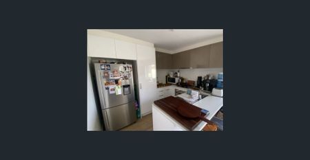 Beautiful Courtyard Home Waiting For You! - Photo 4