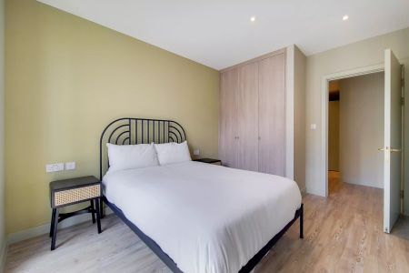2 Bedroom Apartment - Photo 3