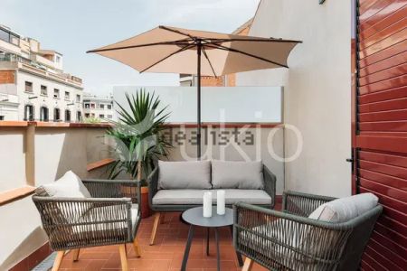 Alquiler de ático en Calle de Floridablanca - Photo 2