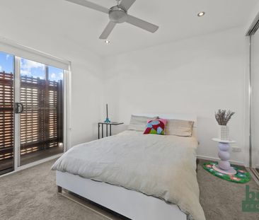 Spacious Contemporary Apartment in Clayfield - Photo 5