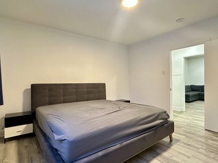 Verdun - 10 minutes du bord de l'eau : Grand logement rénové de 3 chambres (1600+ pc) offert en location semi-meublée. - Photo 4