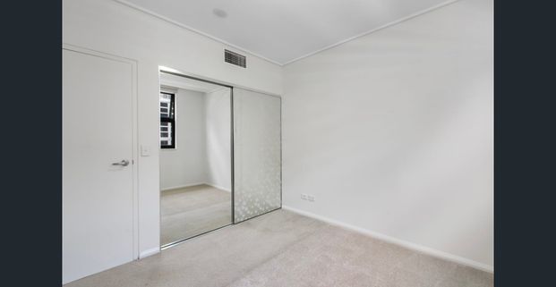 Chic and Contemporary one bedroom + study - Photo 1