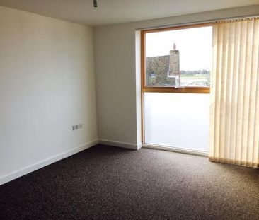 3 bedroom flat to rent - Photo 3