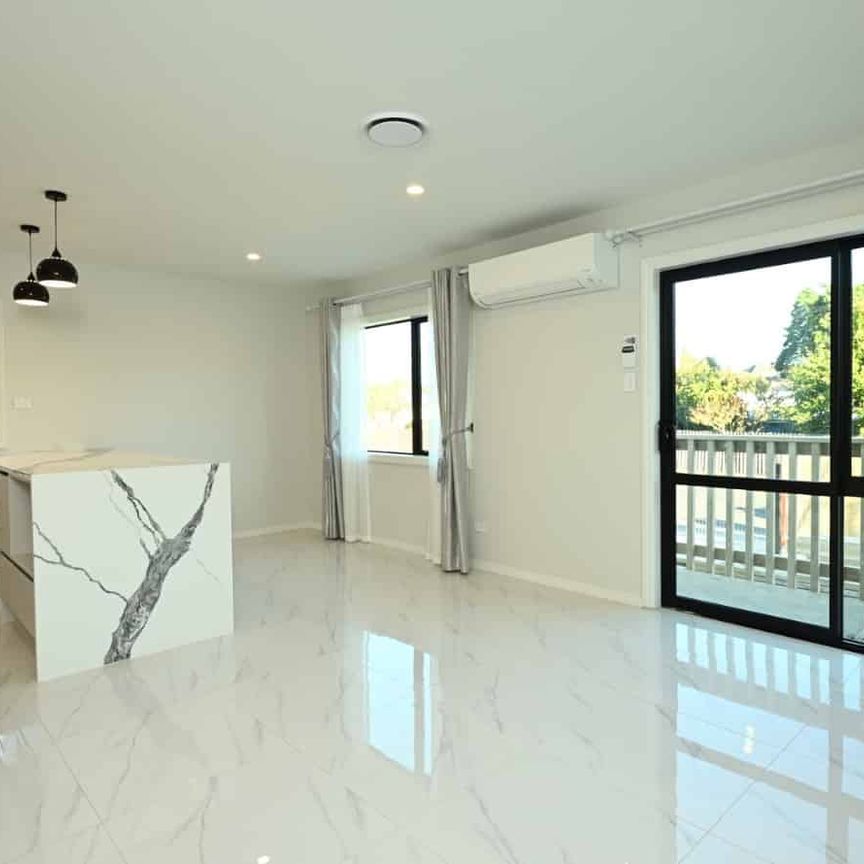 Family home Otara - Photo 1