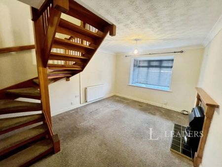 4 bedroom semi-detached house to rent - Photo 2