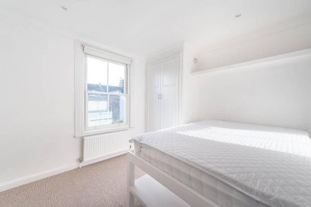 3 bedroom flat to rent - Photo 4