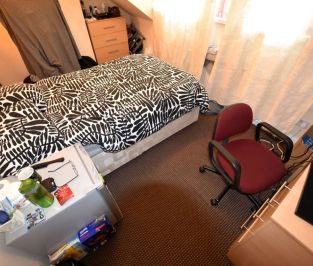 5 bedroom House in Hessle View, Leeds - Photo 2