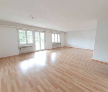 Was bietet diese Wohnung? - grosszügige Räumlichkeiten, schöne Küch... - Photo 2