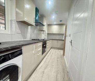 2 bedroom maisonette to rent - Photo 3