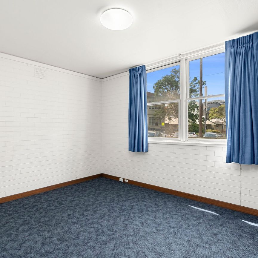 Centrally Located, Ground Floor Apartment - Hospital Precinct - Photo 1