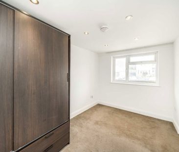 Hale Lane, HA8, London - Photo 3
