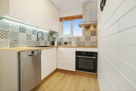 Immaculately Presented, Modern, Light and Bright 2Bdr Apartment! - Photo 3