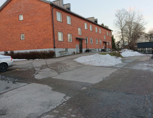 Gudhemsvägen, Falköping - Photo 1