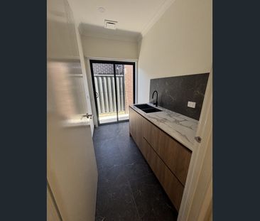 Brand New 5-Bedroom Family Home – Spacious & Modern Living - Photo 6