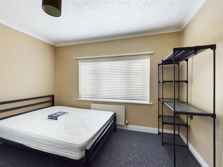 4 bedroom terraced house to rent - Photo 2