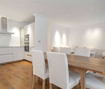A recently refurbished two bedroom flat within a popular Spitalfields development. - Photo 6