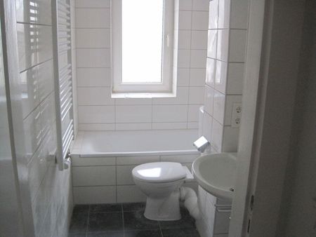 Top Lage! Sanierte/Renovierte große 2-Zimmer-Wohnung mit Balkon - Photo 5