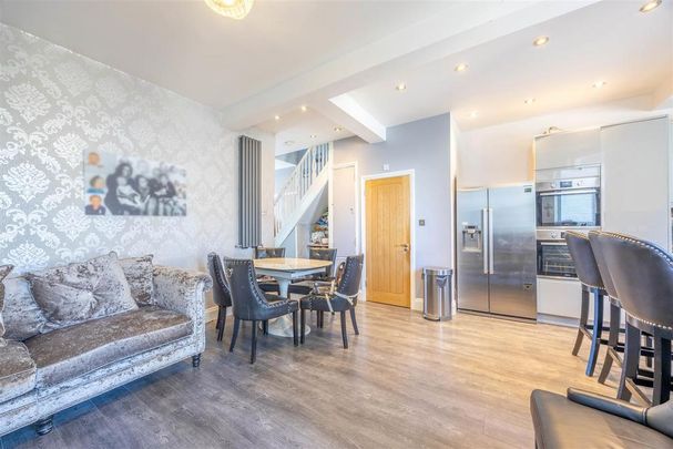 4 bedroom terraced house to rent - Photo 1