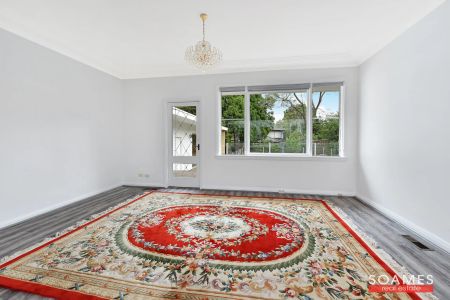 Spacious Home in Prime Area - Garden and Pool Maintenance Included - Photo 2