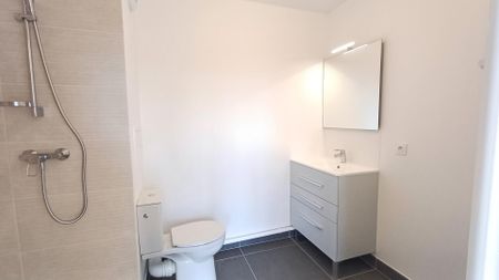 location Appartement T1 DE 35.63m² À VOISINS LE BRETONNEUX - Photo 2