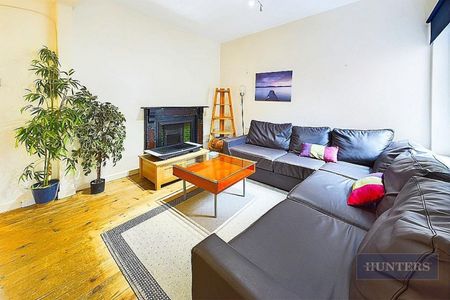 3 bedroom House To Let - Photo 2