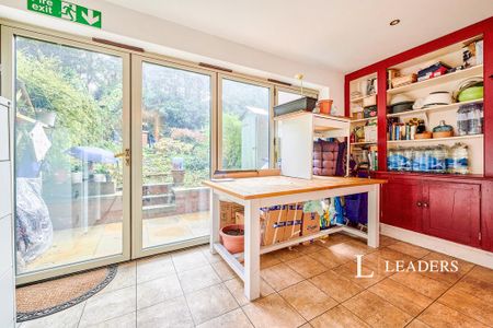 1 bedroom in a house share to rent - Photo 5