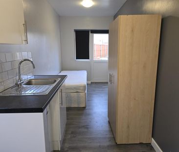 Elgar Gardens, Tilbury RM18, London - Photo 1