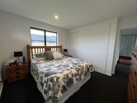 66 Oaks Drive, Lincoln - Photo 3