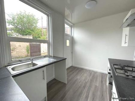 2 bedroom property to rent in Oldham - Photo 2