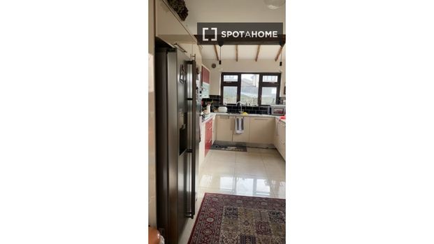 Room for rent in 4-bedroom house in Naas - Photo 1