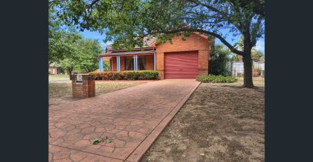 Well positioned LOW MAINTENANCE HOME - Photo 5