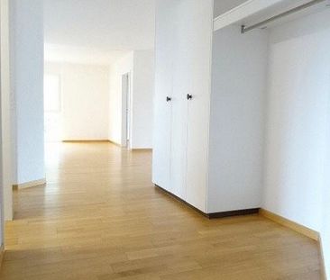 Moderne 4.5-ZW im 1. OG à 101 m² - Foto 2